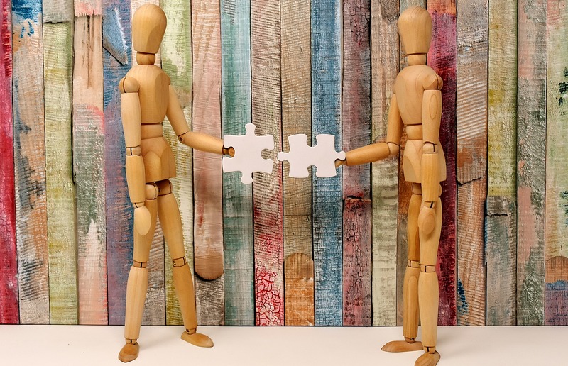 https://pixabay.com/de/photos/teamwork-zusammenpassen-gemeinsam-3237649/